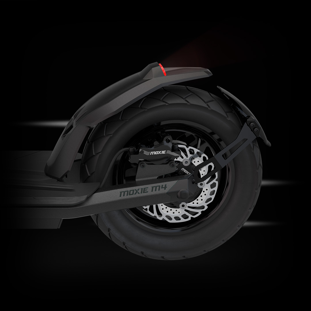 Front and rear hydraulic four-piston disc brakes with enhanced cooling rotors