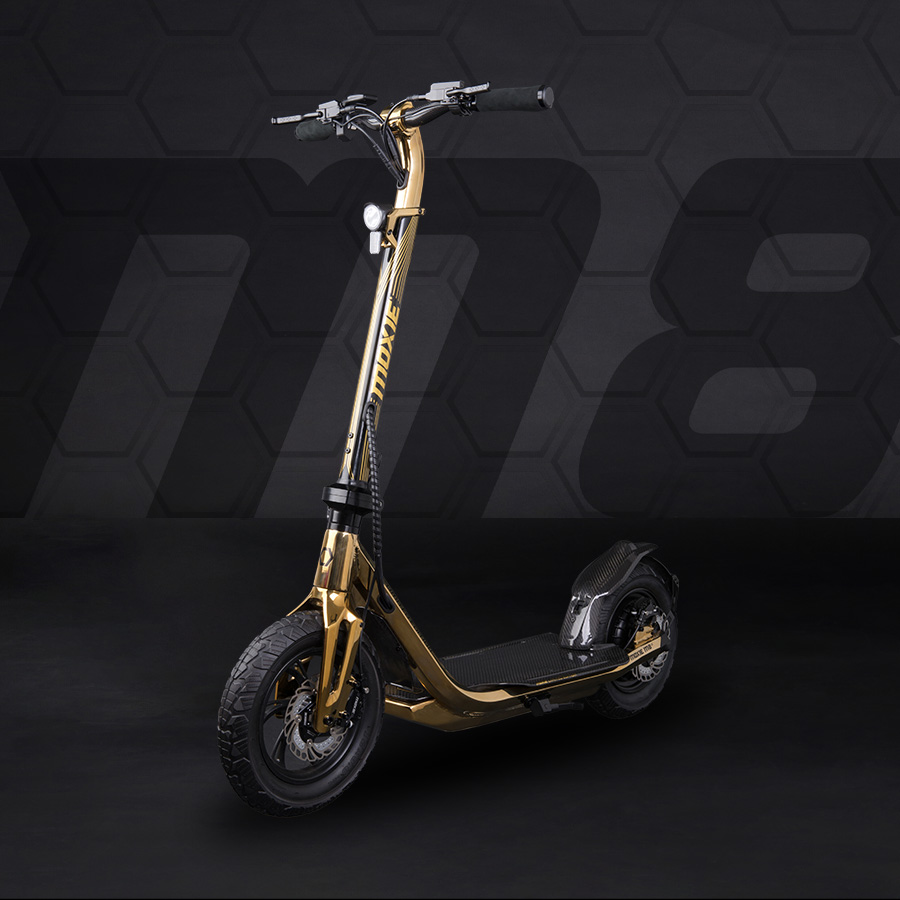 Moxie M8 Limited Edition | Gold Chrome